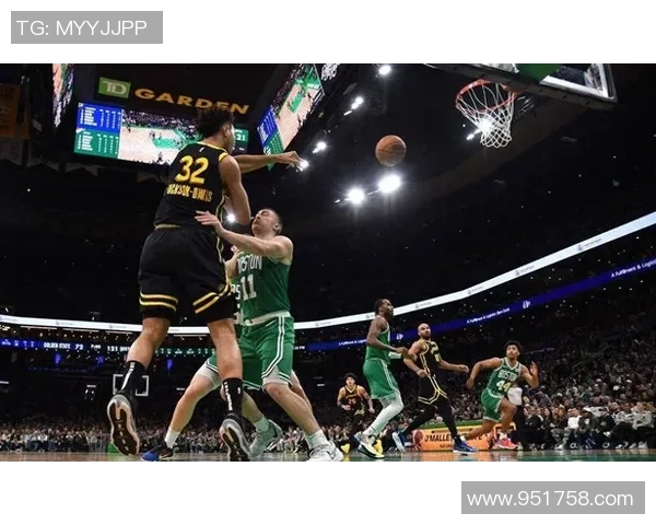 NBA魔术队与凯尔特人队激战正酣谁能在这场对决中笑到最后