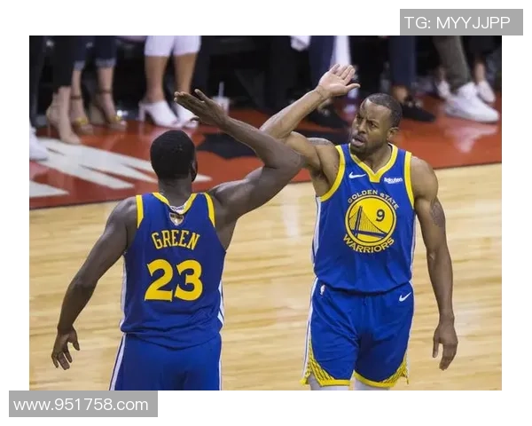 勇士与雷霆激战全场回放精彩瞬间回顾与分析